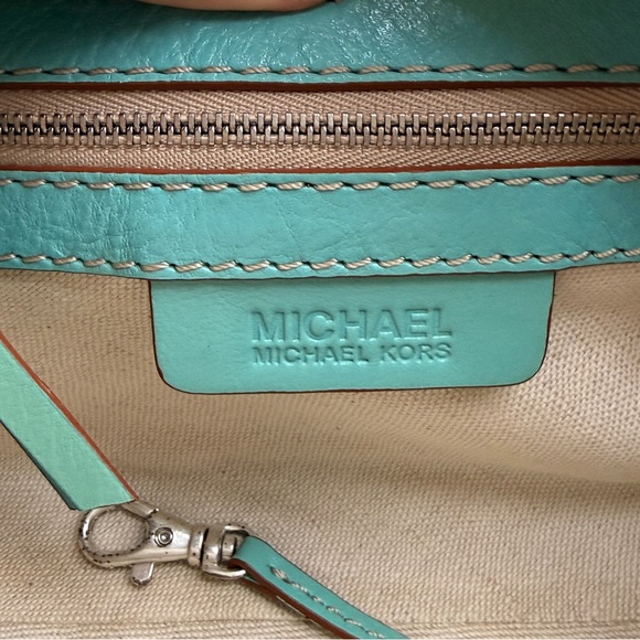Michael Kors | Vintage Leather Barrel Hand Bag, Mint Green - Picture 13 of 17